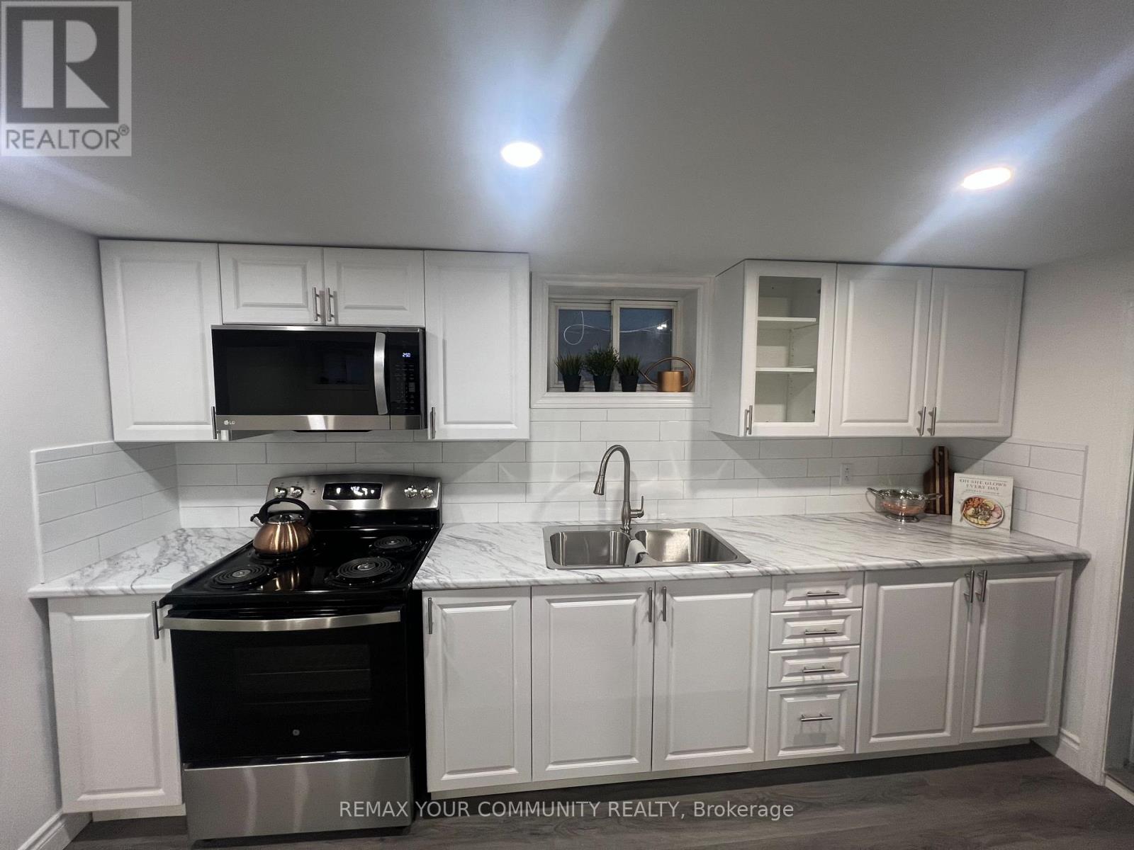 Bsmt - 27 Torrens Avenue, Toronto, Ontario  M4K 2H9 - Photo 3 - E12816618