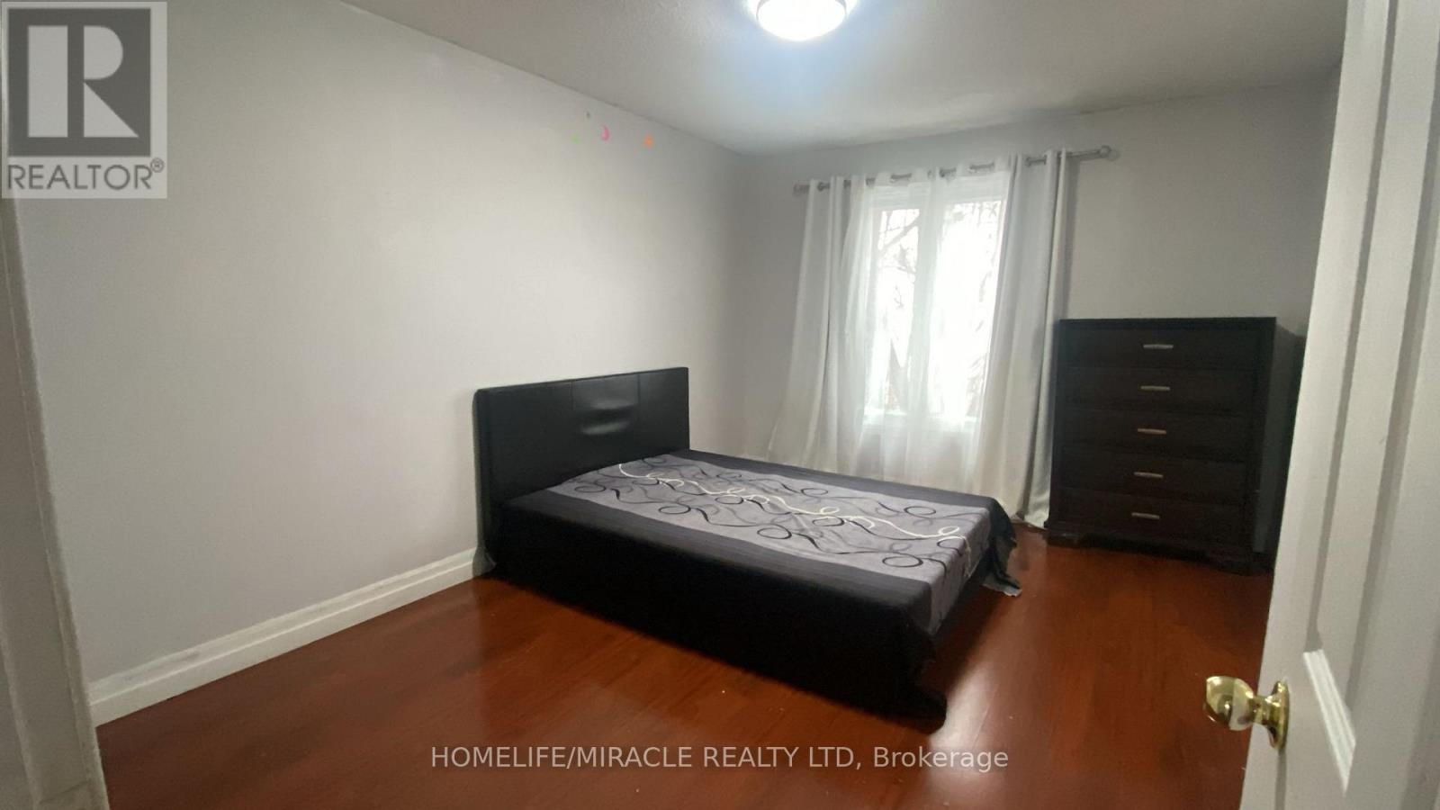 127 Fanshawe Drive, Brampton, Ontario  L6Z 1A8 - Photo 5 - W12691968