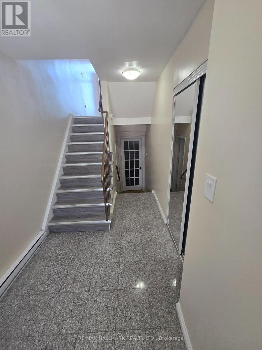 39 John Cabot Way, Toronto (Glenfield-Jane Heights), Ontario  M3N 2T5 - Photo 5 - W12816594