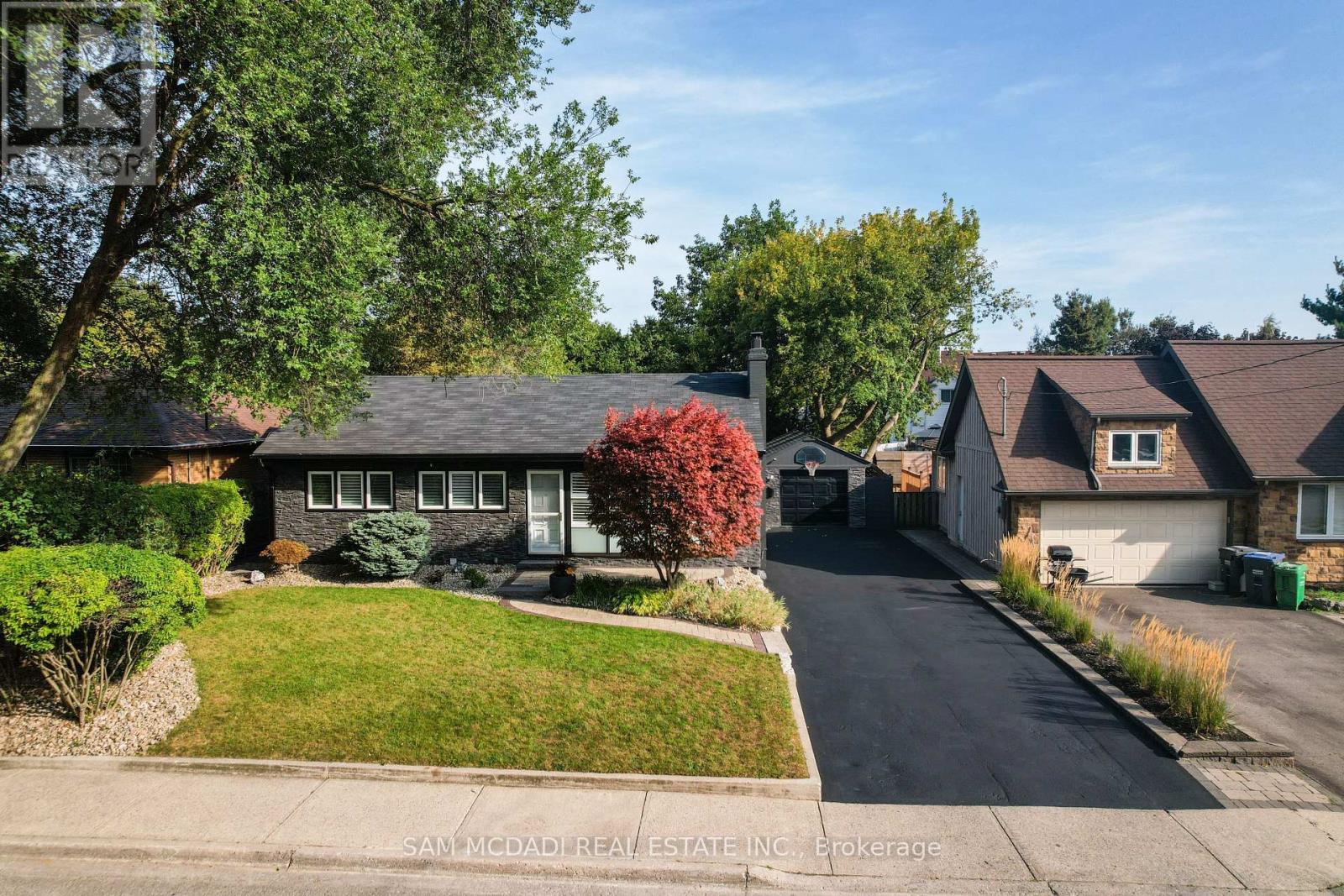 1140 Halliday Avenue, Mississauga, Ontario  L5E 1P9 - Photo 2 - W12816650