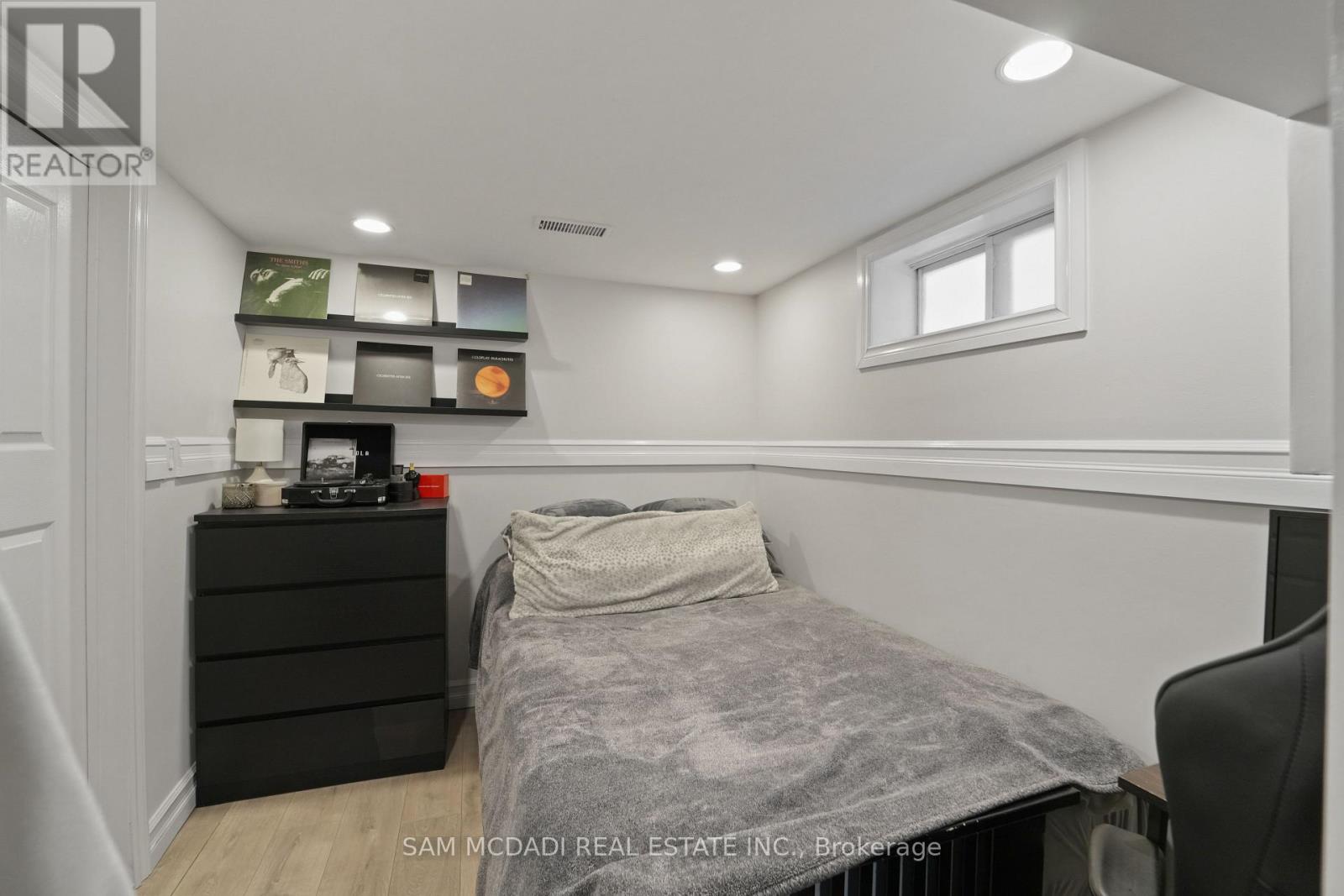 1140 Halliday Avenue, Mississauga, Ontario  L5E 1P9 - Photo 23 - W12816650