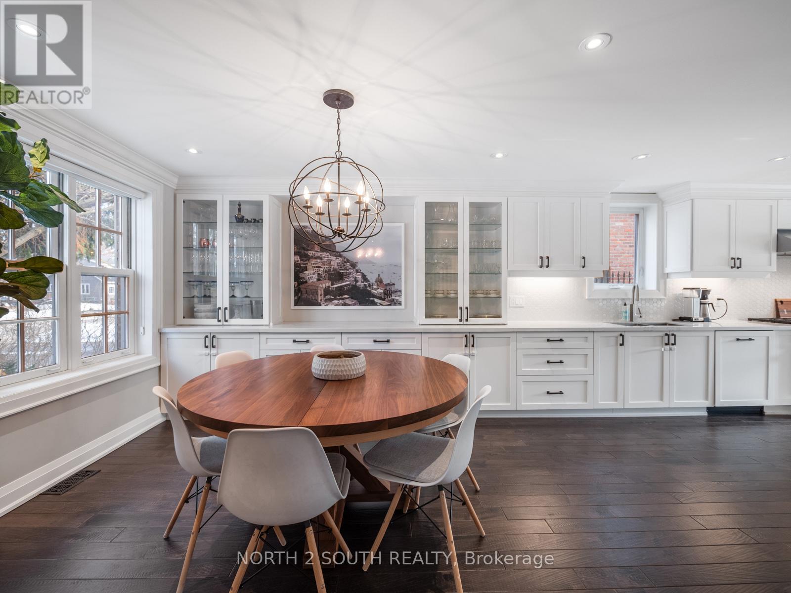 298 Douglas Avenue, Oakville, Ontario  L4J 3S4 - Photo 3 - W12816680