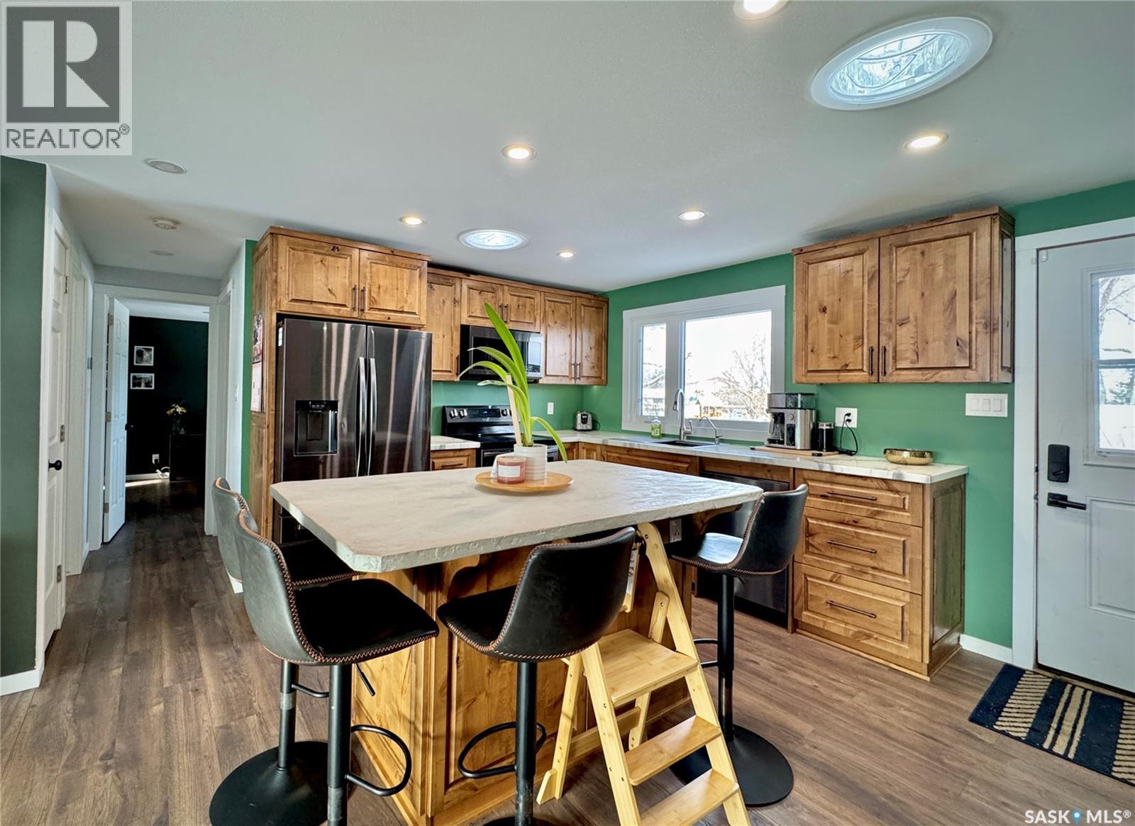 19 Hudson Bay, Esterhazy, Saskatchewan  S0A 0X0 - Photo 2 - SK029090