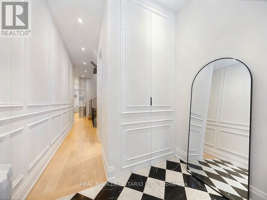 34 Meteorite Street, Richmond Hill, Ontario  L4C 4L9 - Photo 2 - N12790322