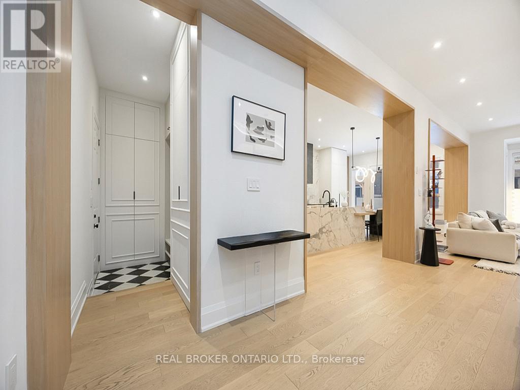 34 Meteorite Street, Richmond Hill, Ontario  L4C 4L9 - Photo 4 - N12790322