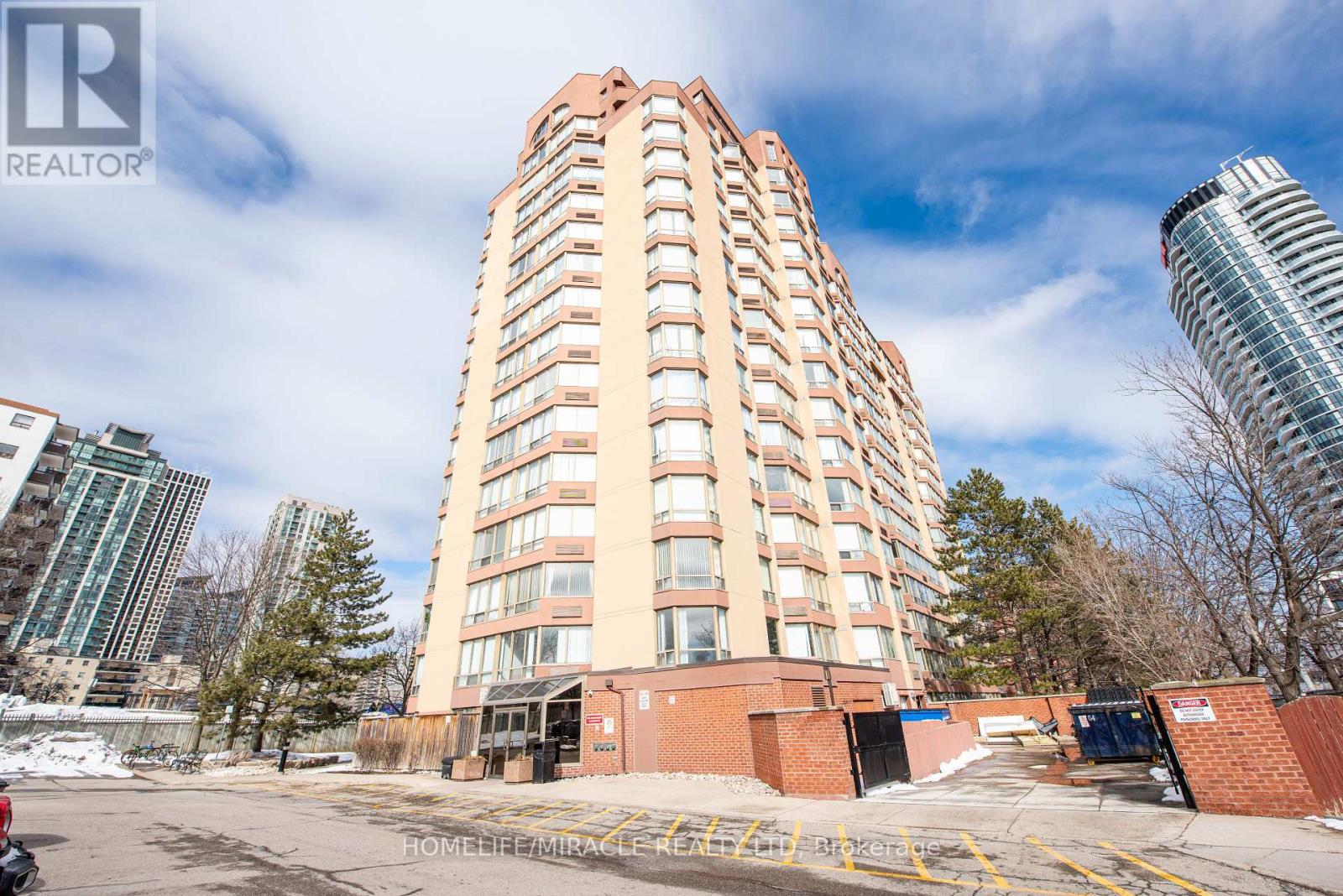 504 - 25 Fairview Road W, Mississauga, Ontario  L5B 3Y8 - Photo 3 - W12809892