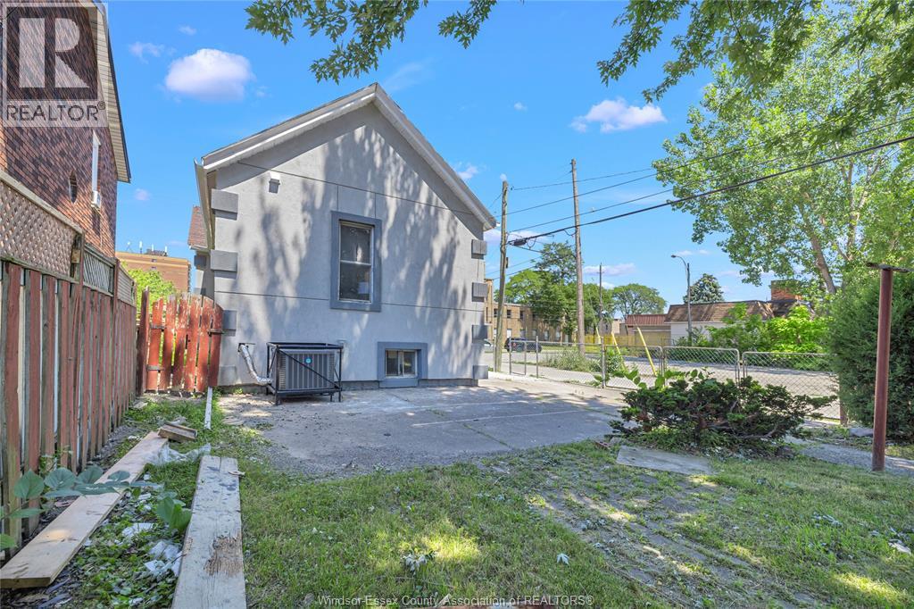 649 Cataraqui, Windsor, Ontario  N9V 3P2 - Photo 28 - 26003933
