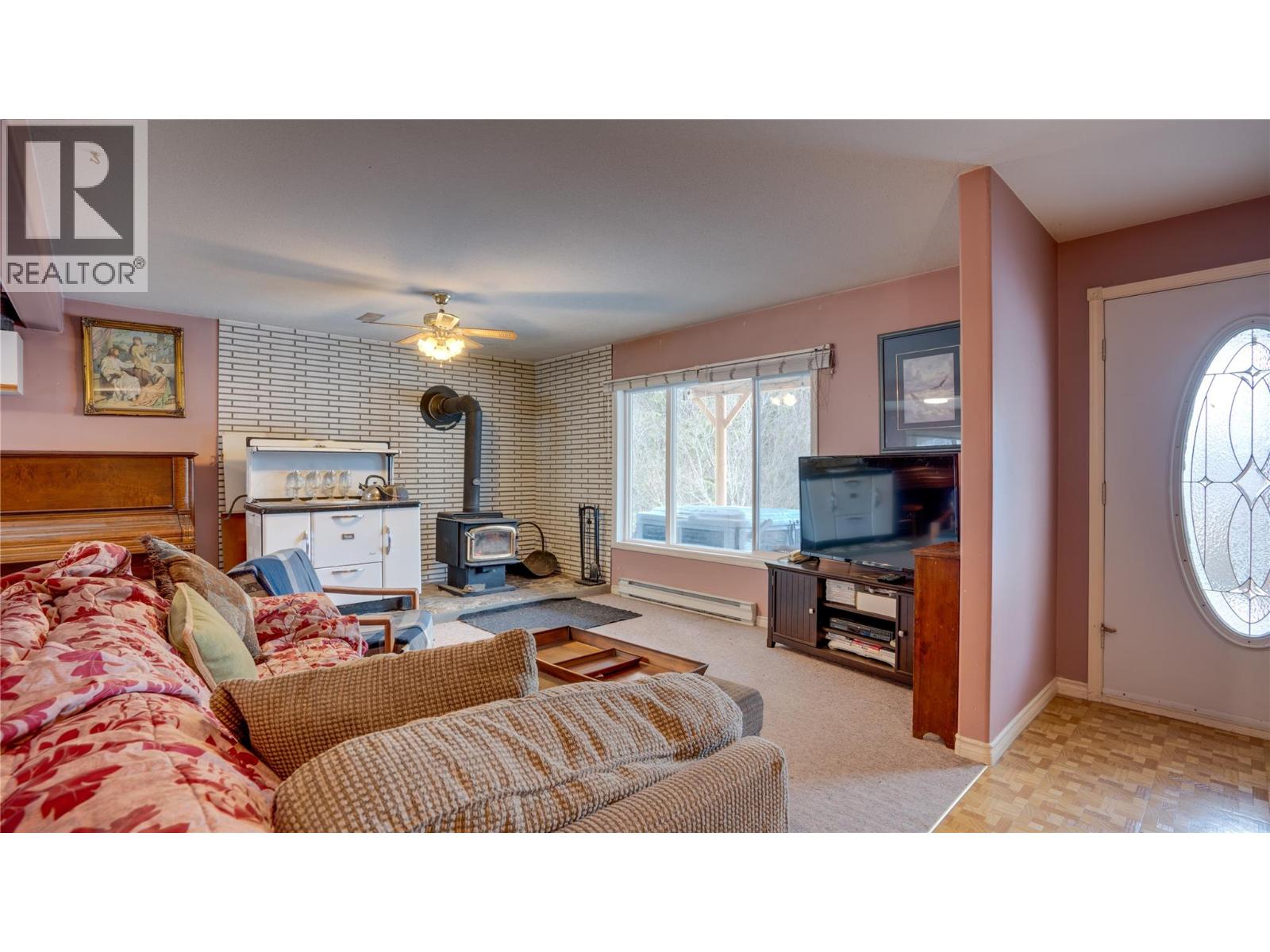 3215 Lumby Mabel Lake Road, Lumby, British Columbia  V0E 2G6 - Photo 6 - 10376987