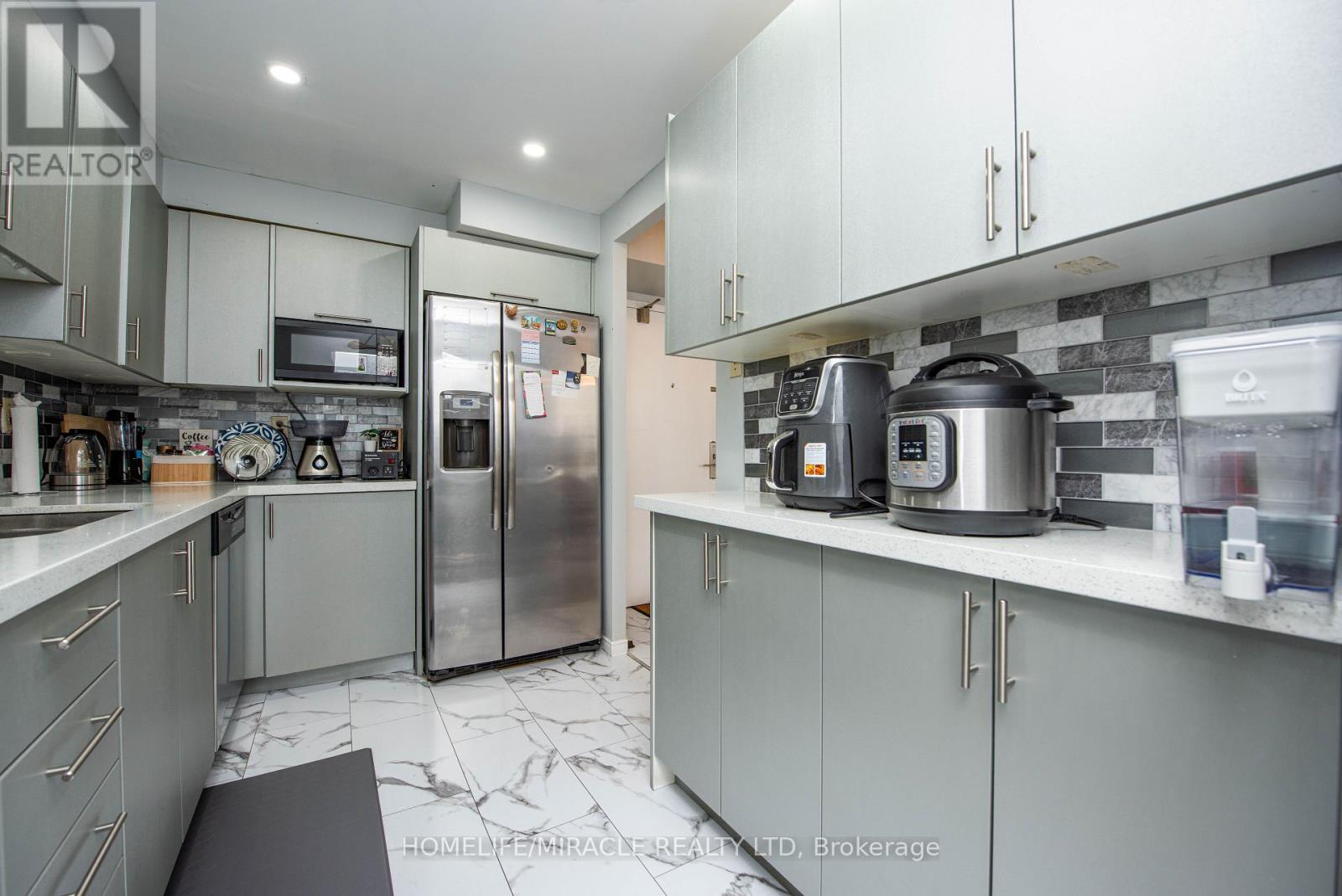 504 - 25 Fairview Road W, Mississauga, Ontario  L5B 3Y8 - Photo 8 - W12809892