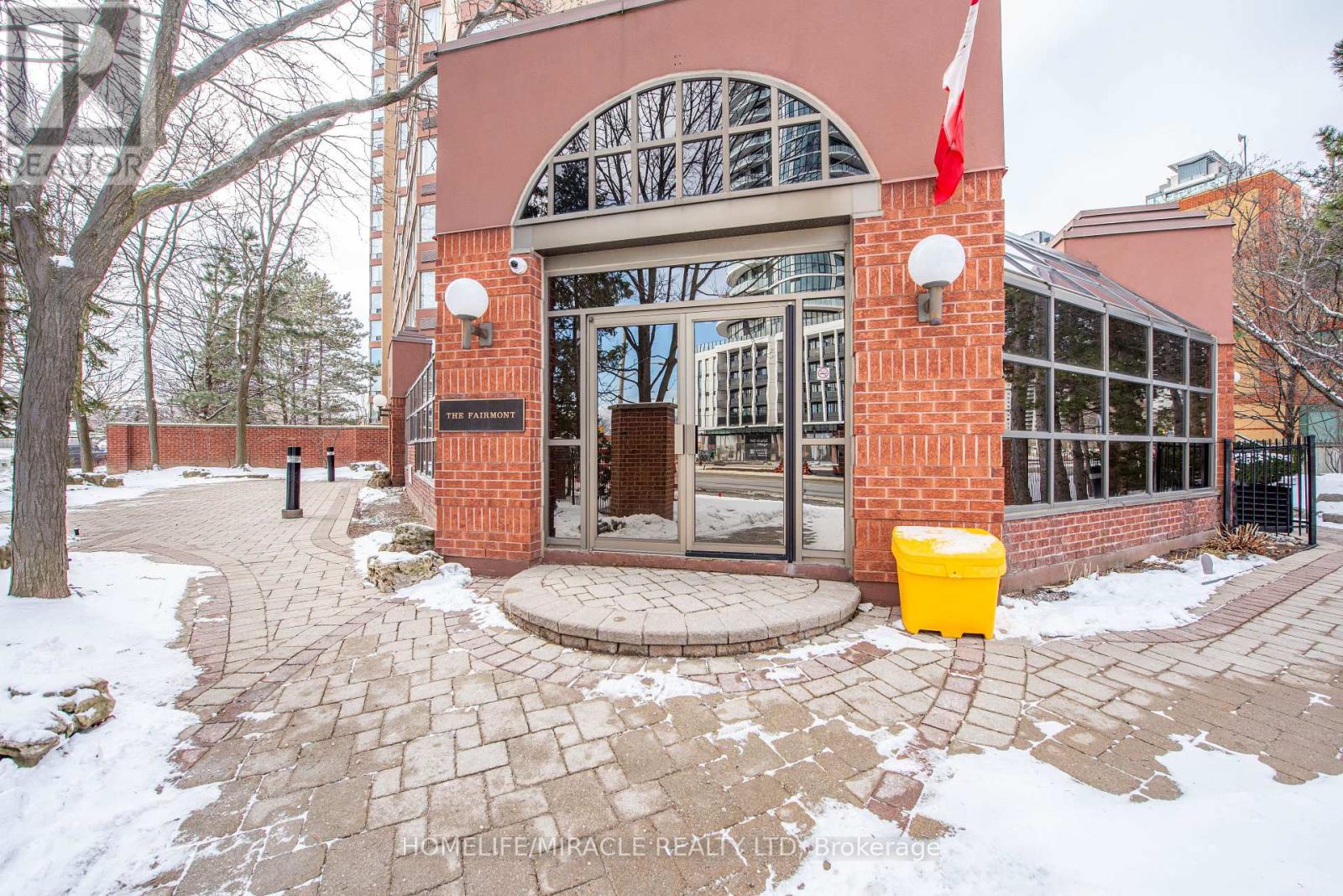 504 - 25 Fairview Road W, Mississauga, Ontario  L5B 3Y8 - Photo 2 - W12809892