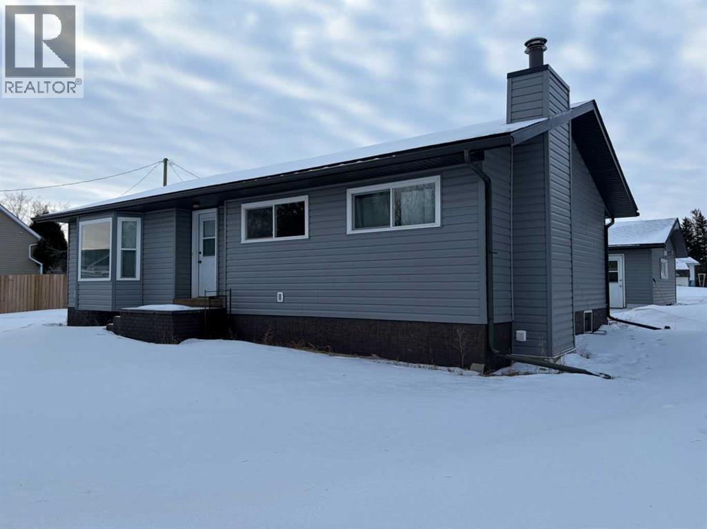 100 Balaclava Street, Veteran, Alberta  T0C 2S0 - Photo 1 - A2282340