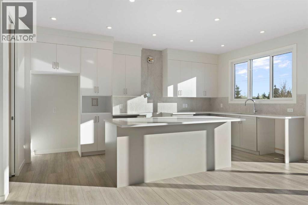 218 West Grove Lane Sw, Calgary, Alberta  T3H 6E3 - Photo 4 - A2287516