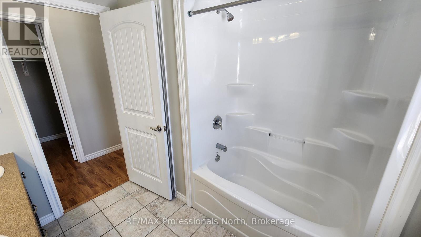 33 Goodwin Drive, Huntsville, Ontario  P1H 2R3 - Photo 10 - X12816742