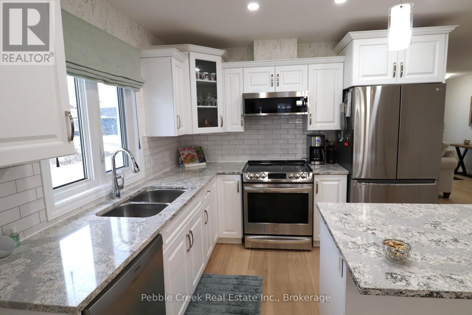 16 Sweet Water Drive S, Ashfield-Colborne-Wawanosh, Ontario  N7A 0B9 - Photo 12 - X12816780