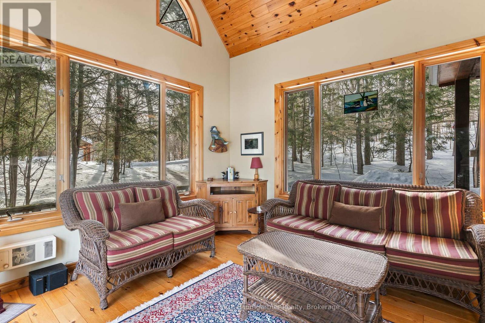 1075 Basshaunt Lake Road, Dysart Et Al, Ontario  K0M 1S0 - Photo 10 - X12816850