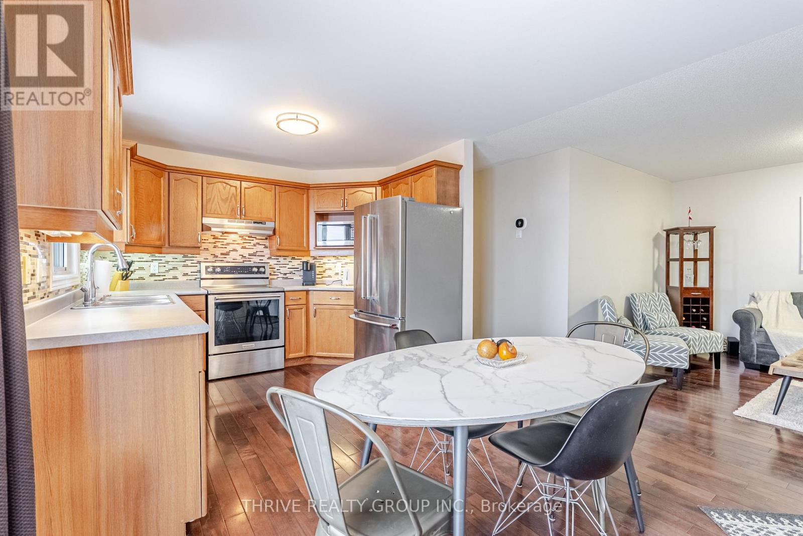 111 Meadowridge Road, London North, Ontario  N6B 5E6 - Photo 9 - X12816806