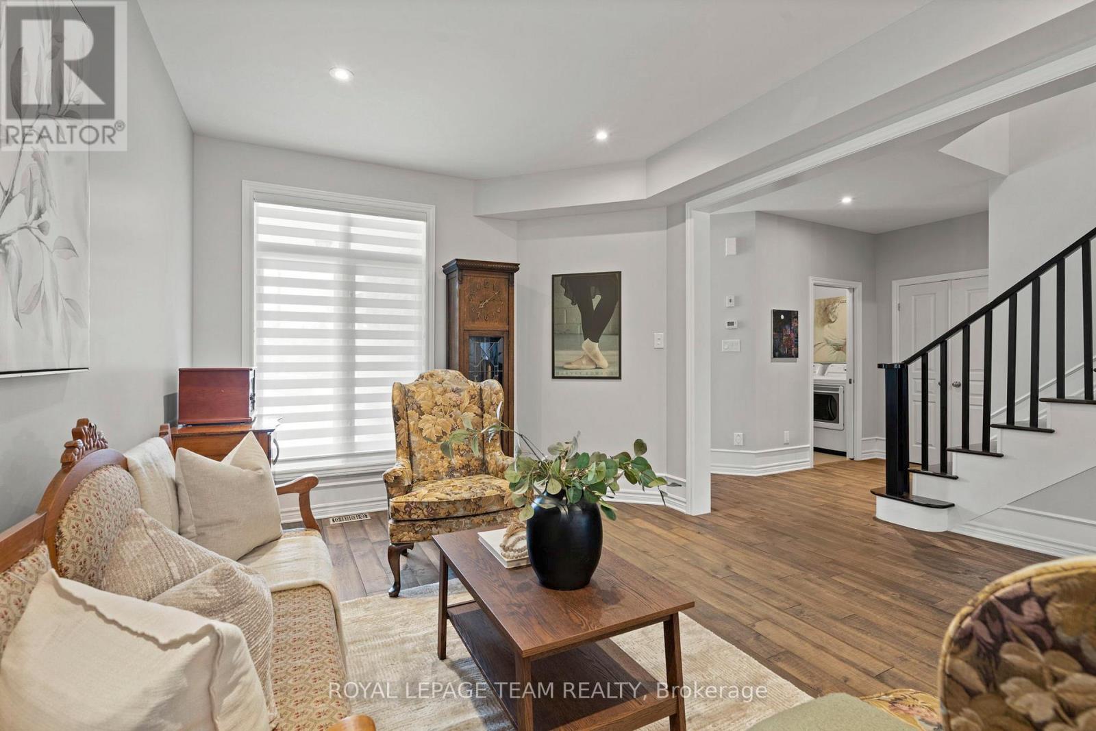 337 Sugar Pine Crescent, Ottawa, Ontario  K2M 0H6 - Photo 3 - X12816822