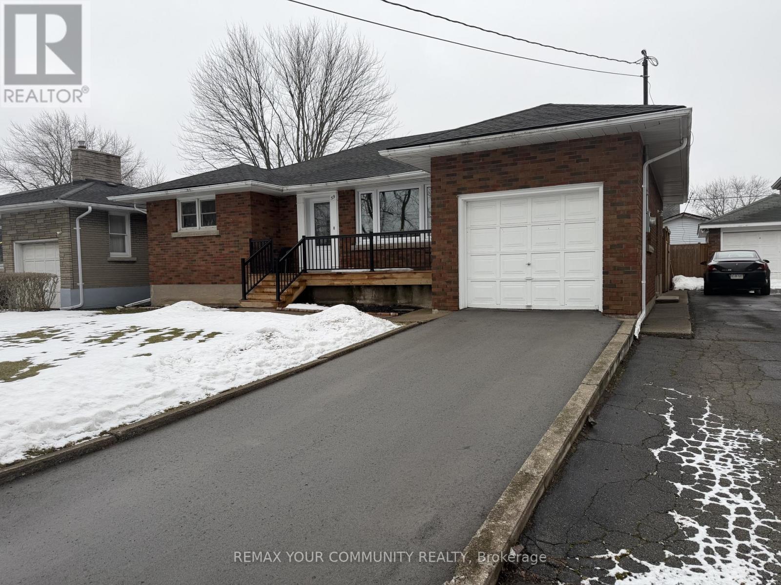 59 Cameron Avenue, Welland, Ontario  L3B 1J9 - Photo 2 - X12816634