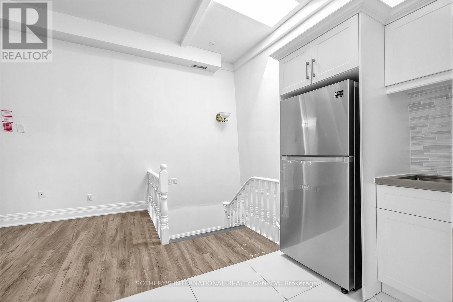 3 - 212 Carlton Street, Toronto, Ontario  M5A 2L1 - Photo 2 - C12816774