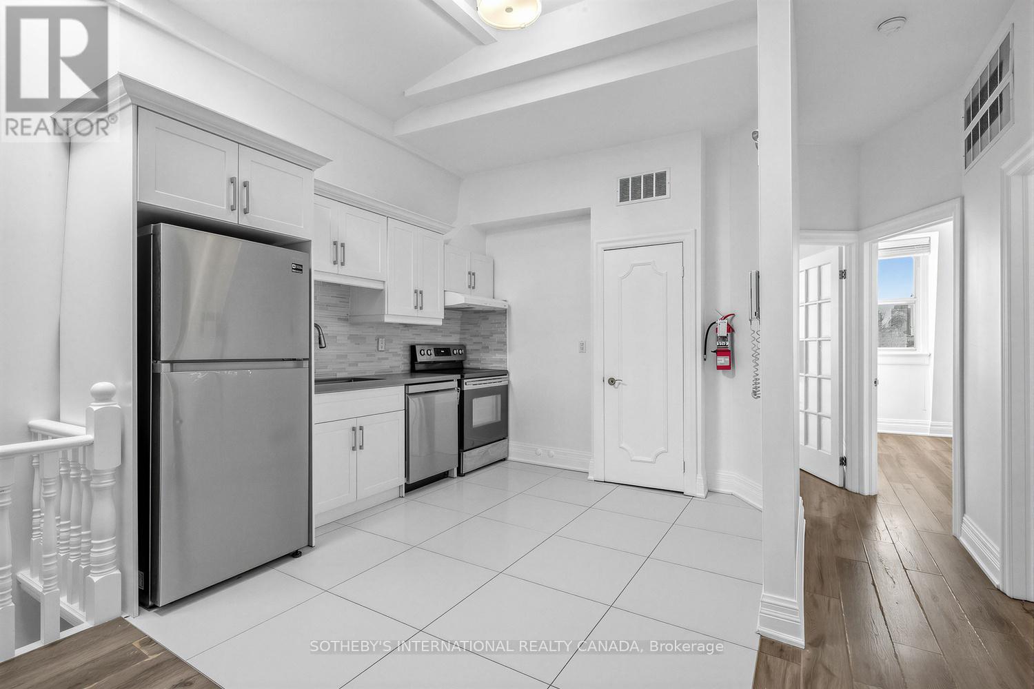 3 - 212 Carlton Street, Toronto, Ontario  M5A 2L1 - Photo 3 - C12816774
