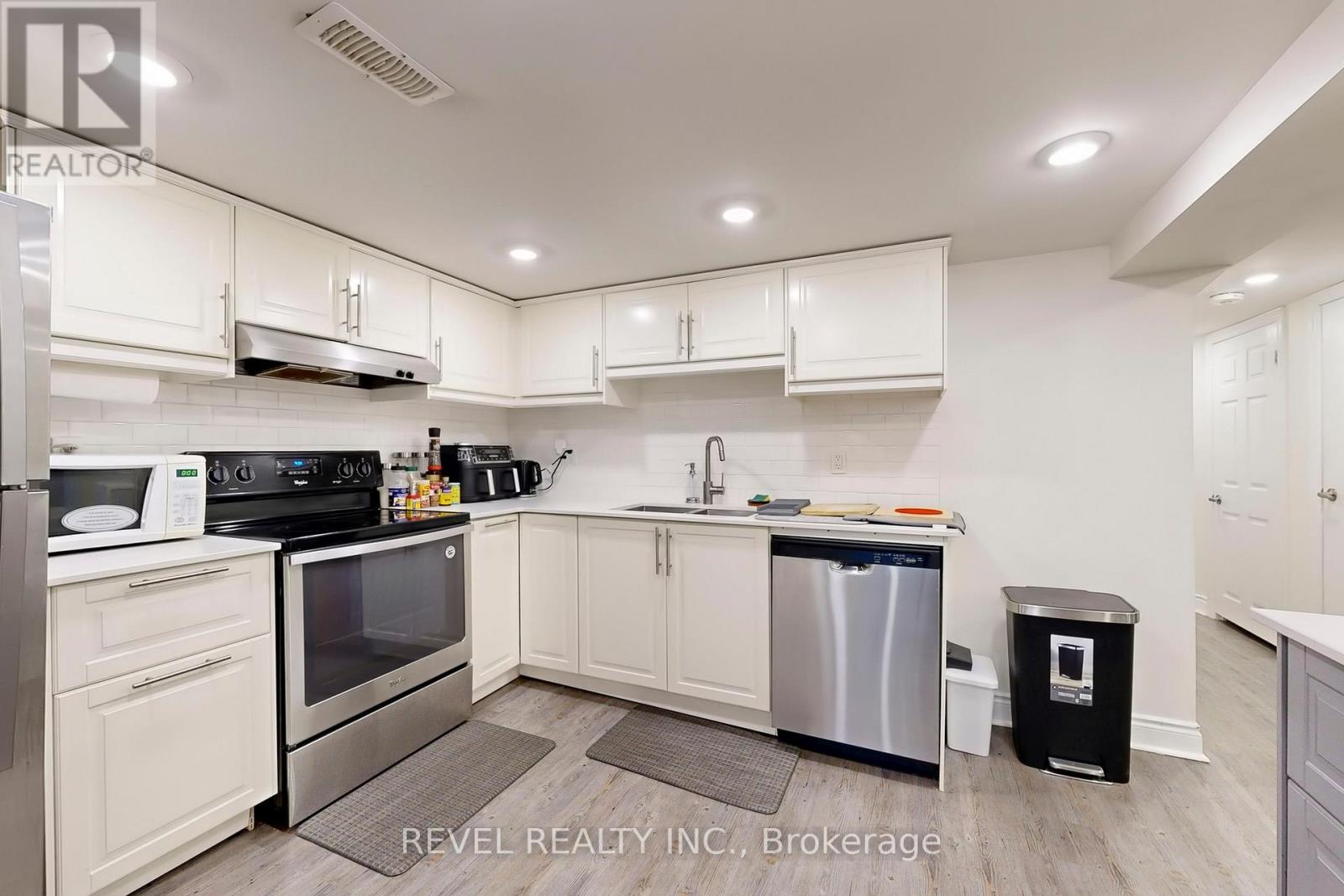 213 Rosedale Drive, Whitby, Ontario  L1N 1Z2 - Photo 11 - E12816744