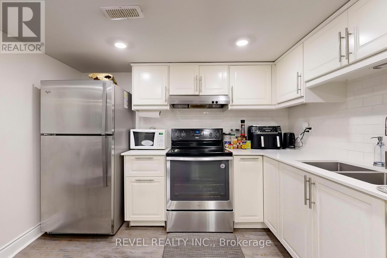 213 Rosedale Drive, Whitby, Ontario  L1N 1Z2 - Photo 12 - E12816744