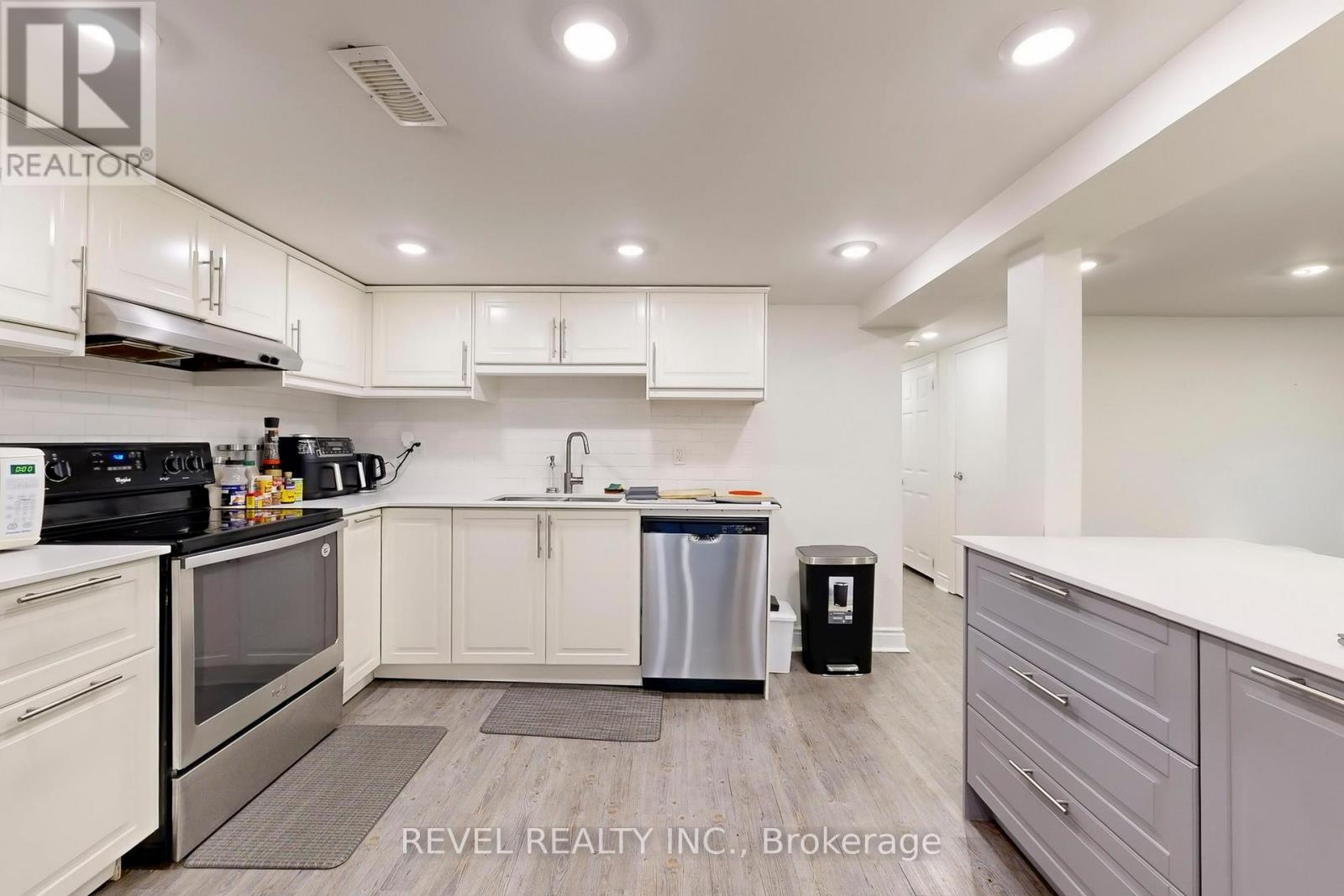 213 Rosedale Drive, Whitby, Ontario  L1N 1Z2 - Photo 13 - E12816744