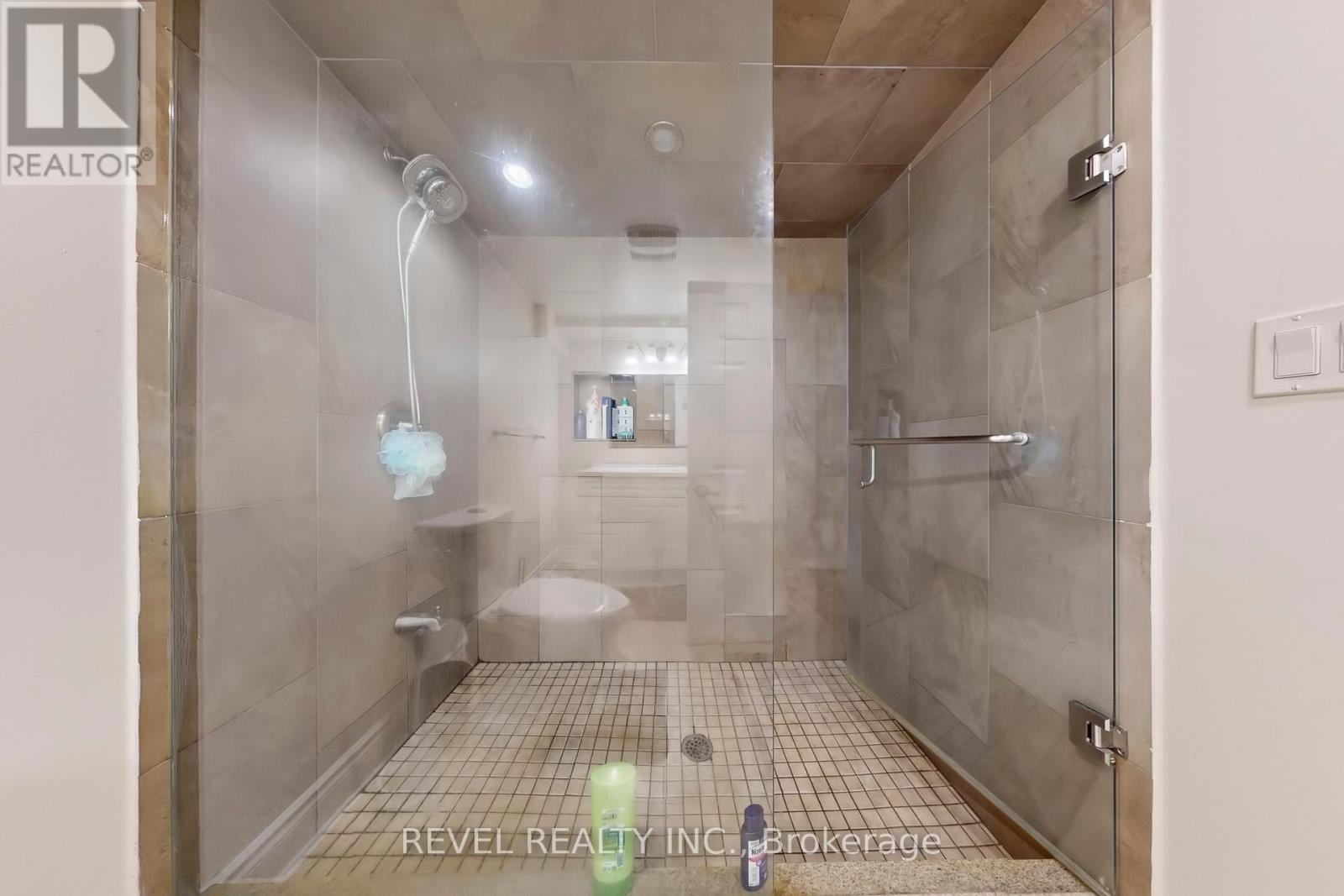 213 Rosedale Drive, Whitby, Ontario  L1N 1Z2 - Photo 17 - E12816744