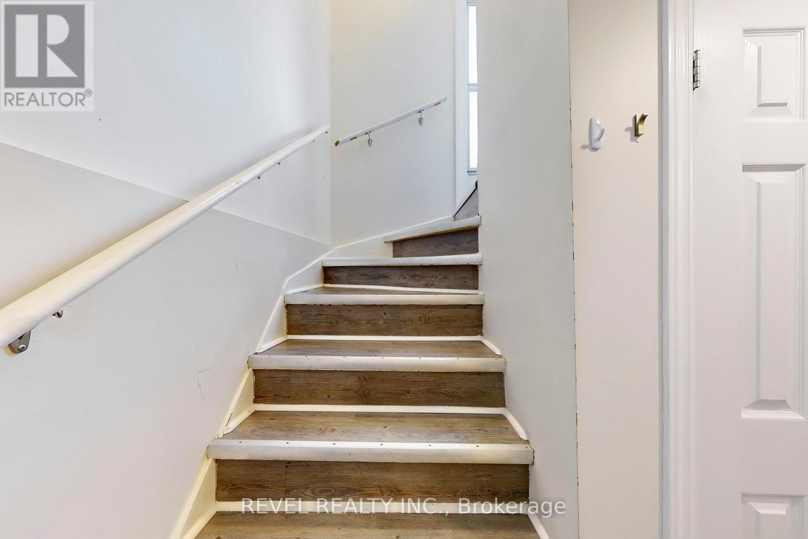 213 Rosedale Drive, Whitby, Ontario  L1N 1Z2 - Photo 3 - E12816744