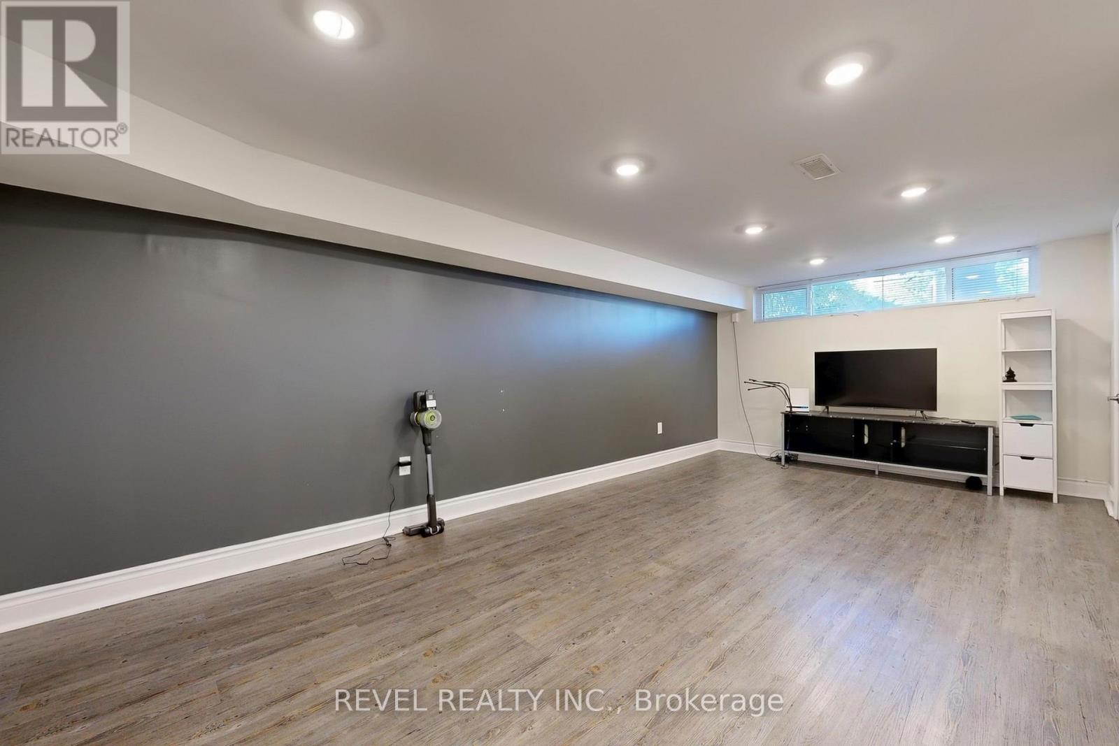 213 Rosedale Drive, Whitby, Ontario  L1N 1Z2 - Photo 4 - E12816744