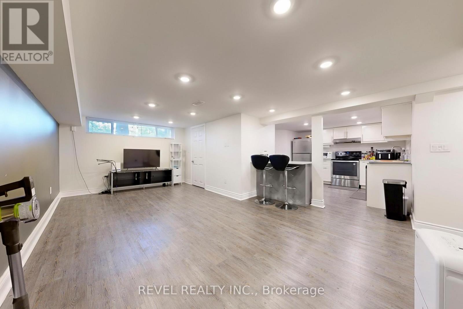 213 Rosedale Drive, Whitby, Ontario  L1N 1Z2 - Photo 6 - E12816744