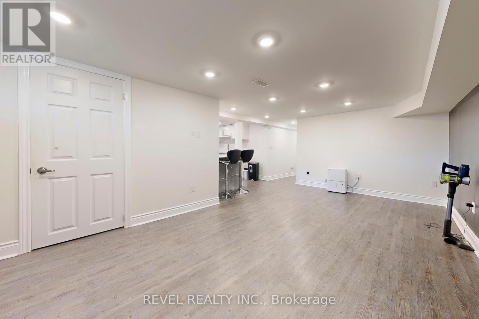 213 Rosedale Drive, Whitby, Ontario  L1N 1Z2 - Photo 7 - E12816744