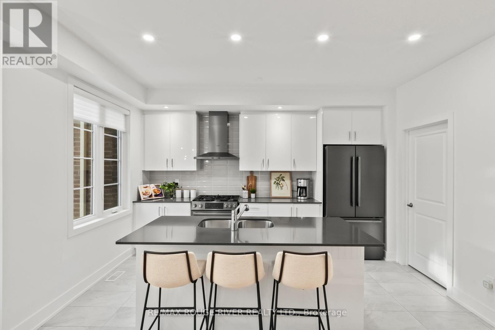 22 Waterside Way, Whitby, Ontario  L1N 0N1 - Photo 15 - E12816840