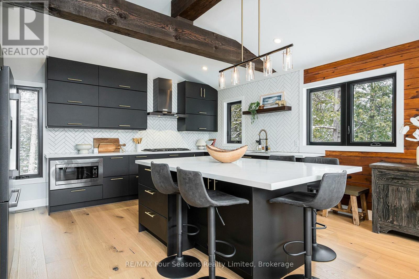 131 Chamonix Crescent, Blue Mountains, Ontario  L9Y 0S7 - Photo 18 - X12804762