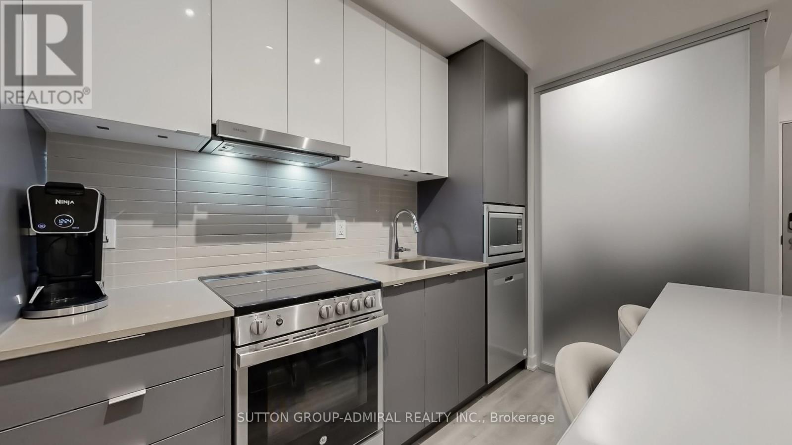 B-325 - 50 Upper Mall Way, Vaughan, Ontario  L4J 4P8 - Photo 9 - N12816726