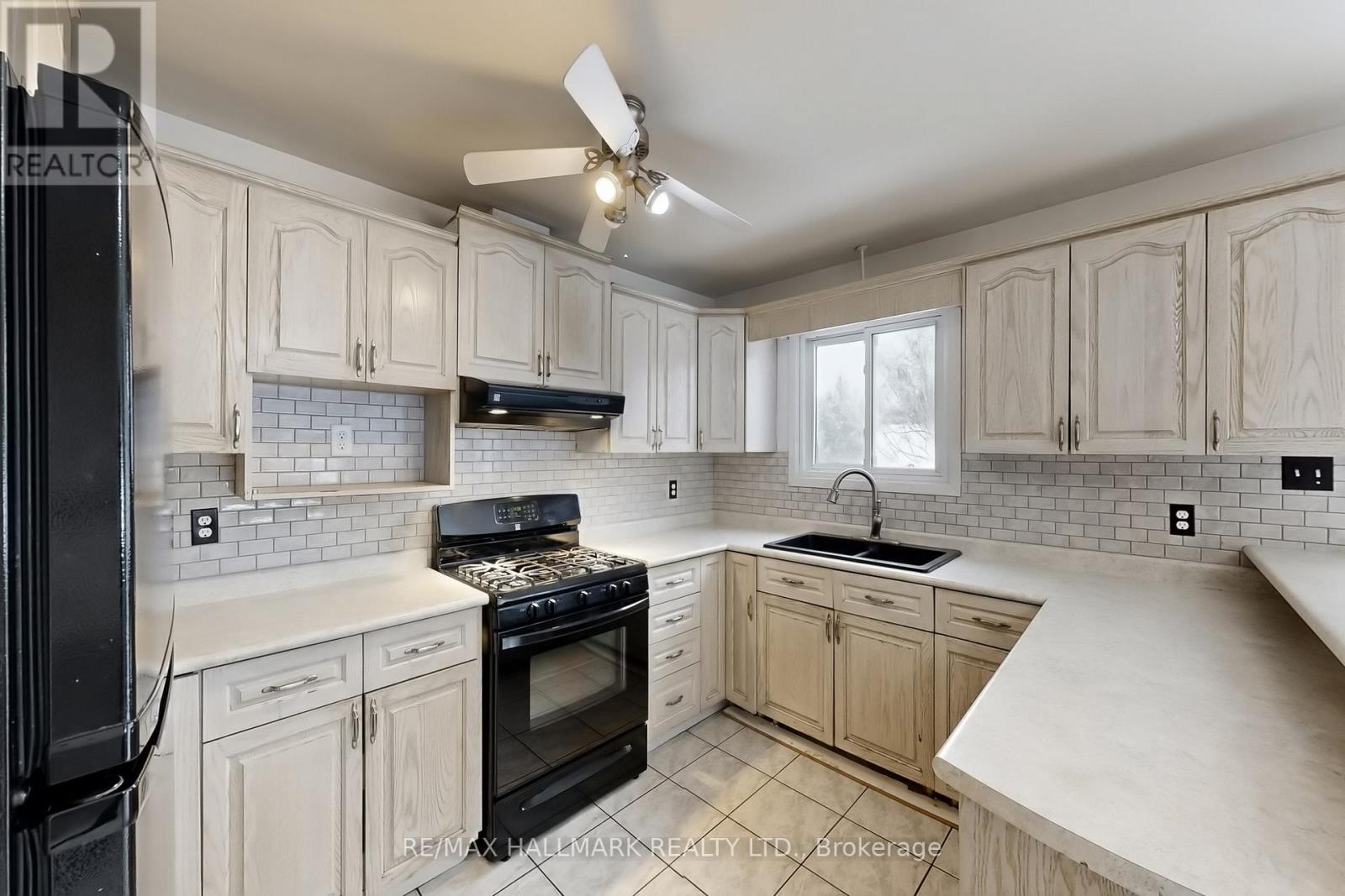 1022 Janette Street, Newmarket, Ontario  L3Y 3C5 - Photo 10 - N12816858