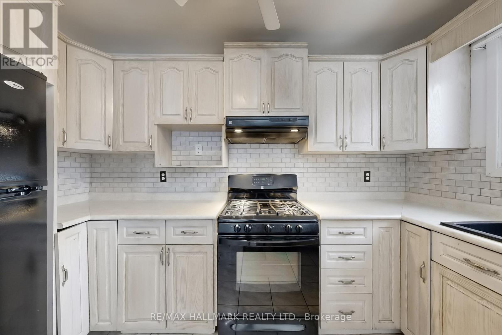 1022 Janette Street, Newmarket, Ontario  L3Y 3C5 - Photo 11 - N12816858