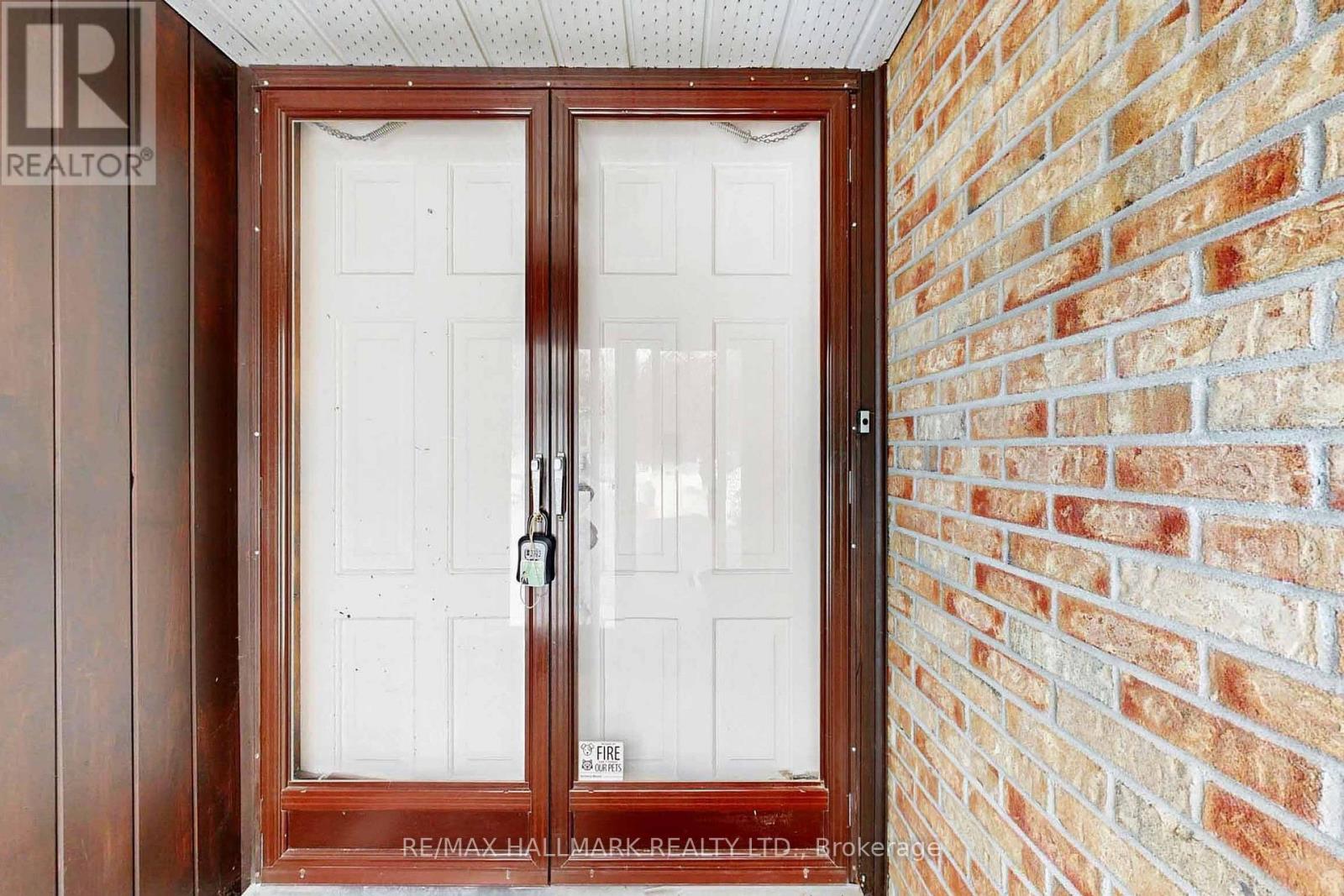 1022 Janette Street, Newmarket, Ontario  L3Y 3C5 - Photo 2 - N12816858