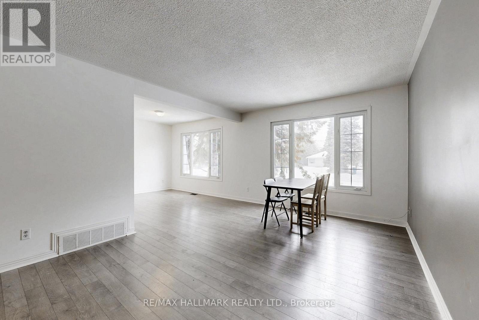 1022 Janette Street, Newmarket, Ontario  L3Y 3C5 - Photo 3 - N12816858