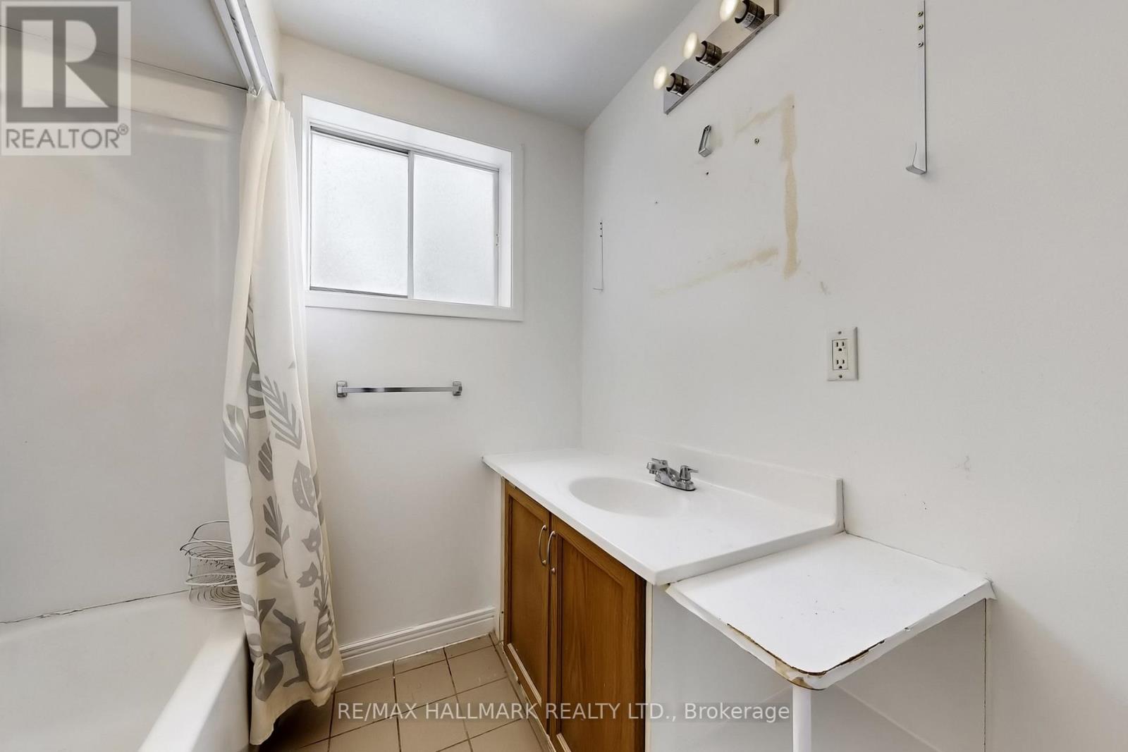 1022 Janette Street, Newmarket, Ontario  L3Y 3C5 - Photo 35 - N12816858