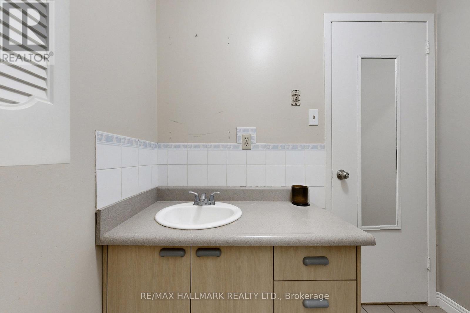 1022 Janette Street, Newmarket, Ontario  L3Y 3C5 - Photo 37 - N12816858