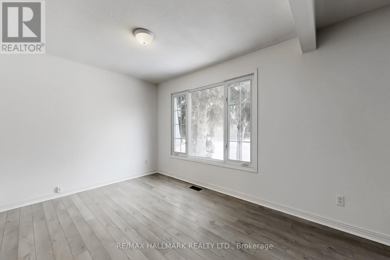 1022 Janette Street, Newmarket, Ontario  L3Y 3C5 - Photo 4 - N12816858