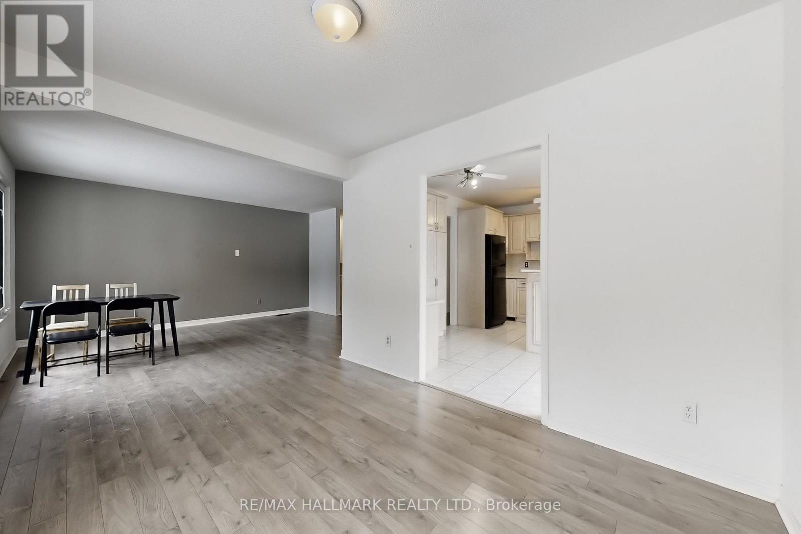 1022 Janette Street, Newmarket, Ontario  L3Y 3C5 - Photo 6 - N12816858