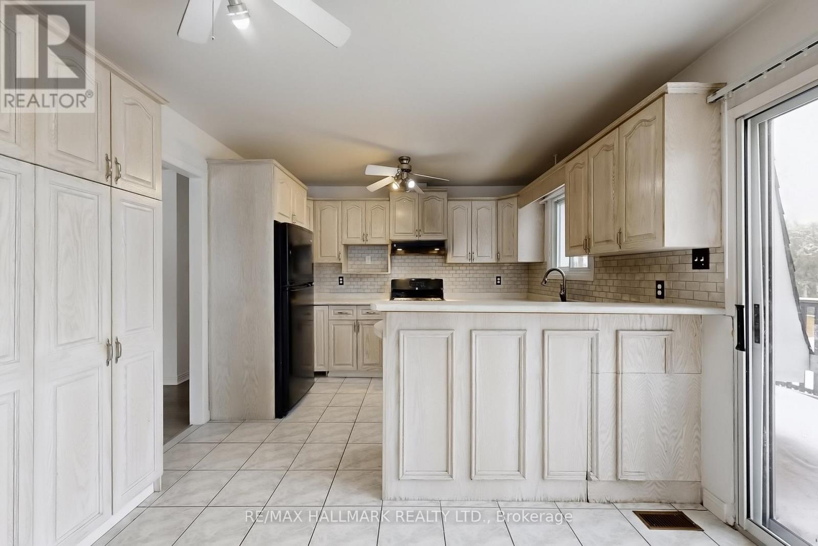 1022 Janette Street, Newmarket, Ontario  L3Y 3C5 - Photo 8 - N12816858