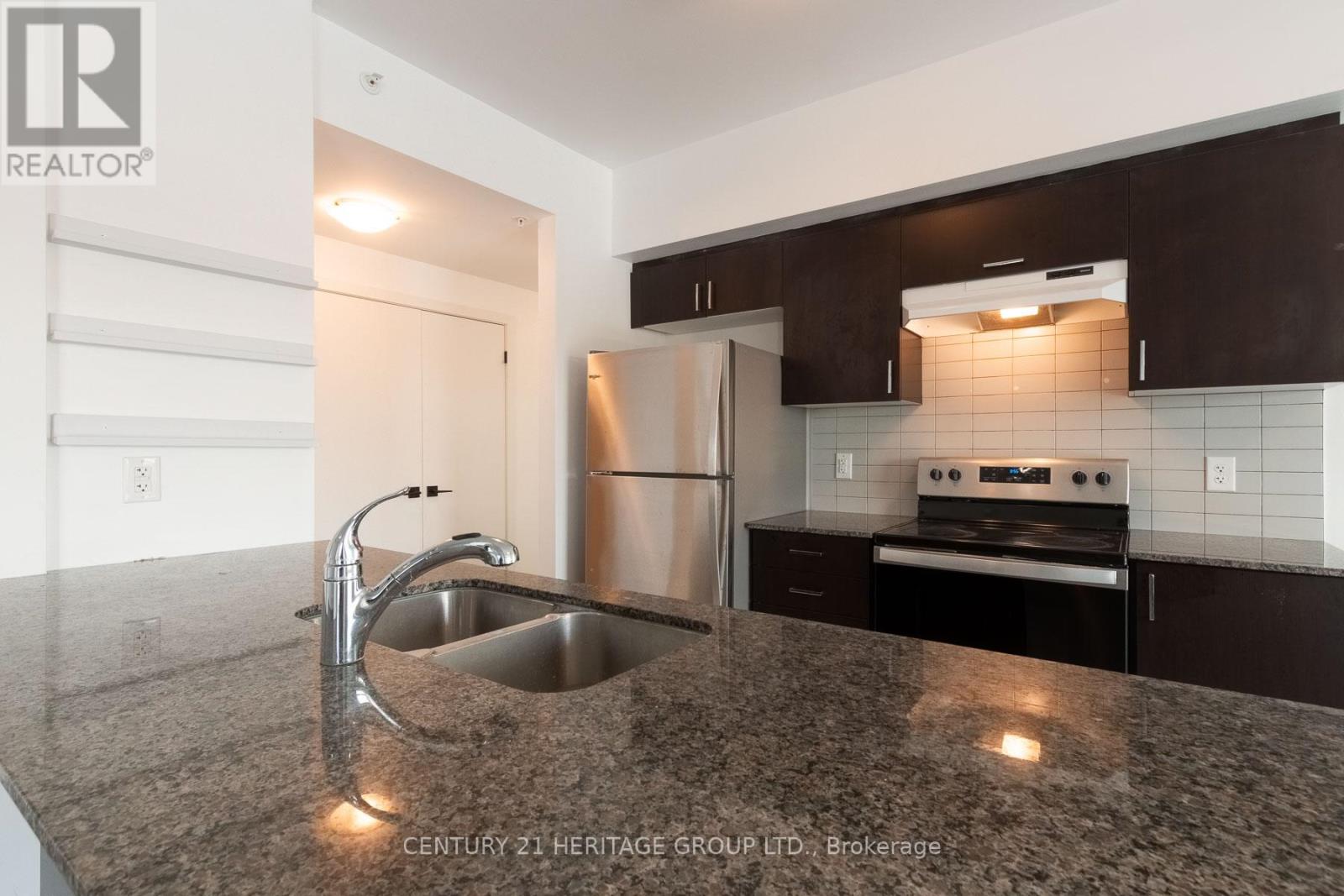 201 - 10 Culinary Lane, Barrie, Ontario L9J 0C2 - Photo 8 - S12816802