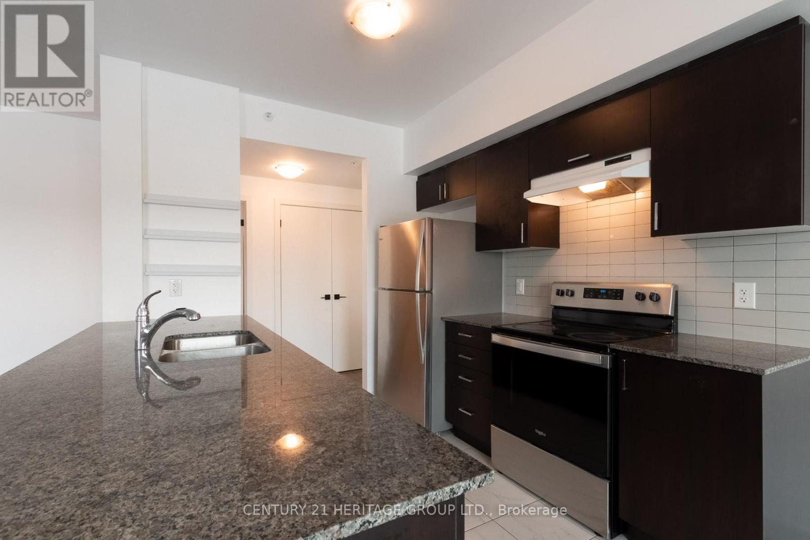 201 - 10 Culinary Lane, Barrie, Ontario L9J 0C2 - Photo 9 - S12816802