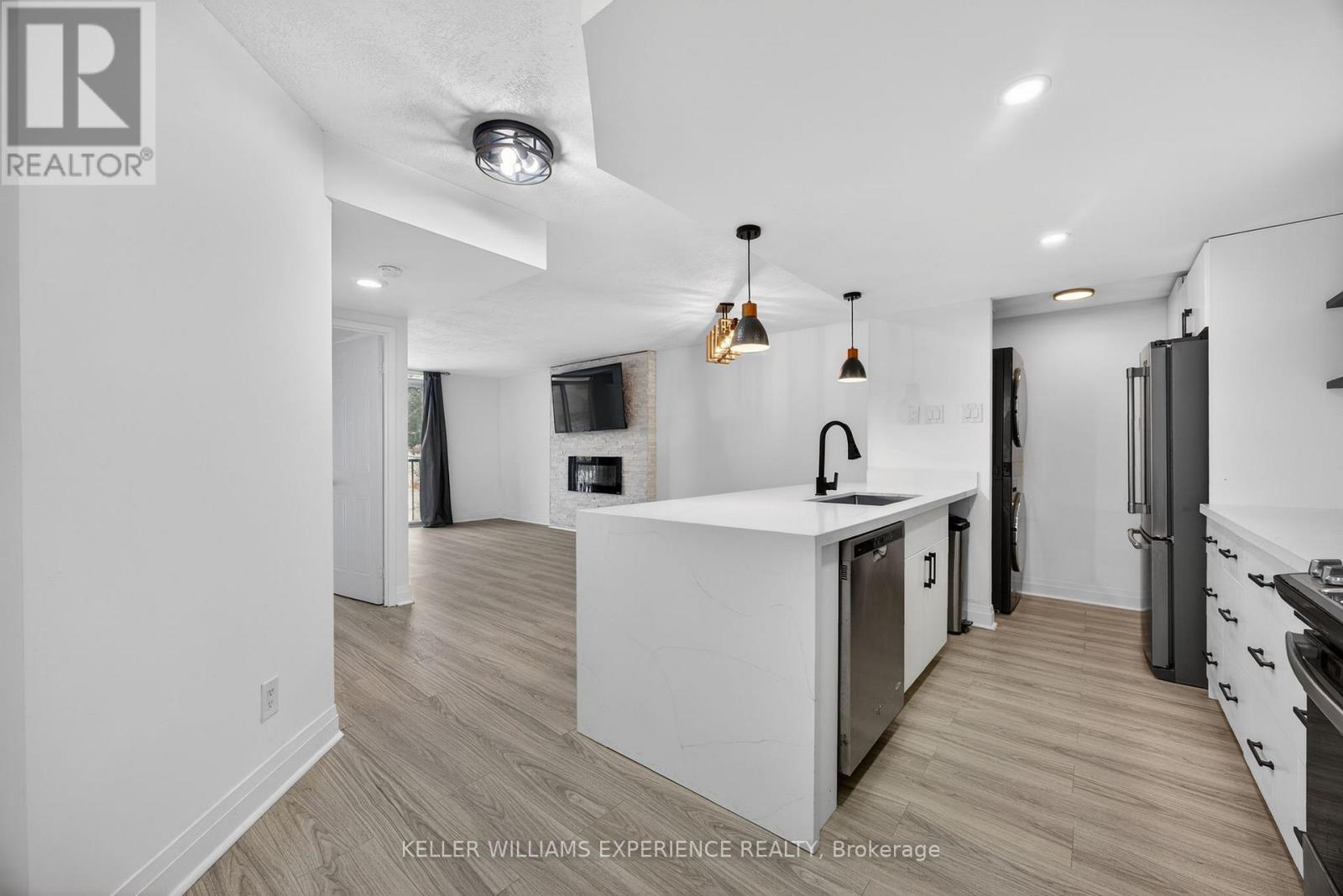 104 - 75 Ellen Street, Barrie, Ontario  L4N 7R6 - Photo 3 - S12816838