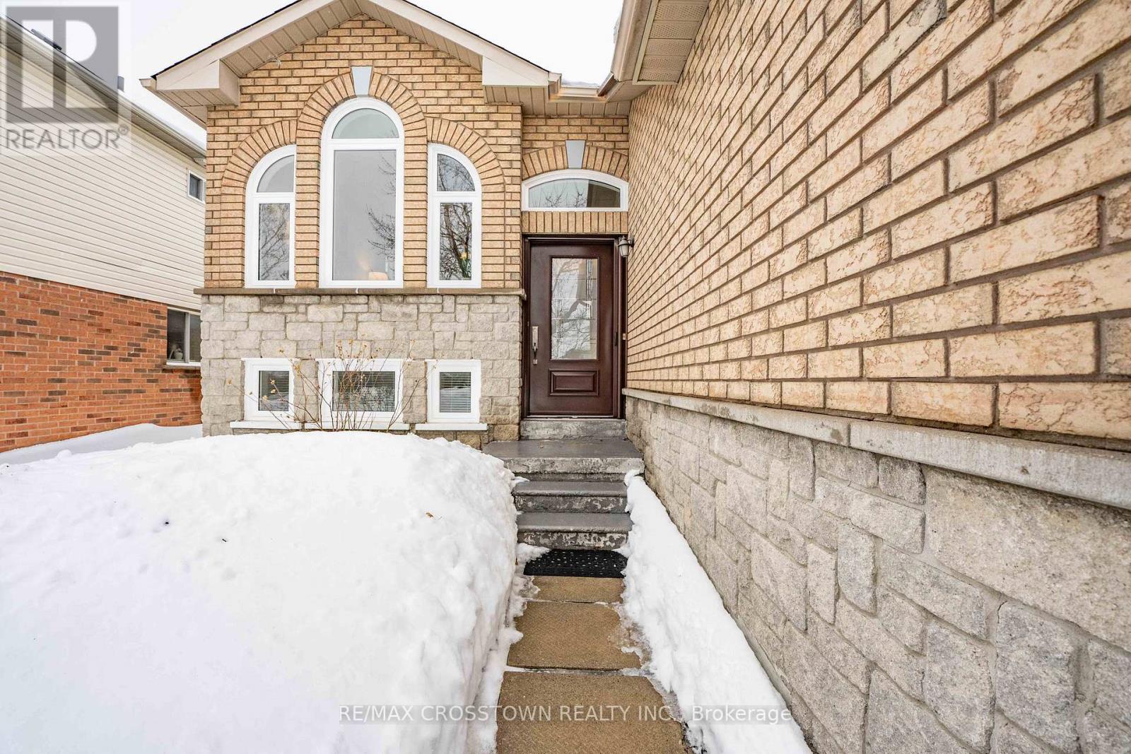 36 Leslie Avenue, Barrie, Ontario  L4N 9N9 - Photo 2 - S12816854