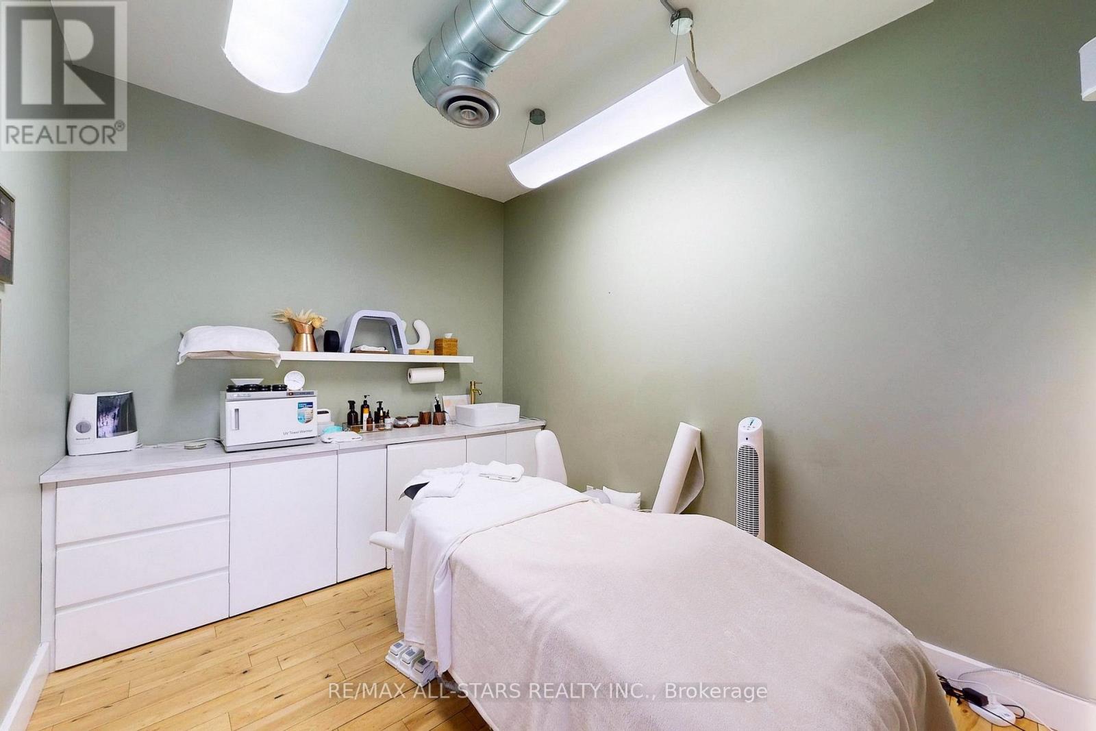 300 - 1269 Dundas Street W, Toronto, Ontario  M6J 1H1 - Photo 15 - C12815198