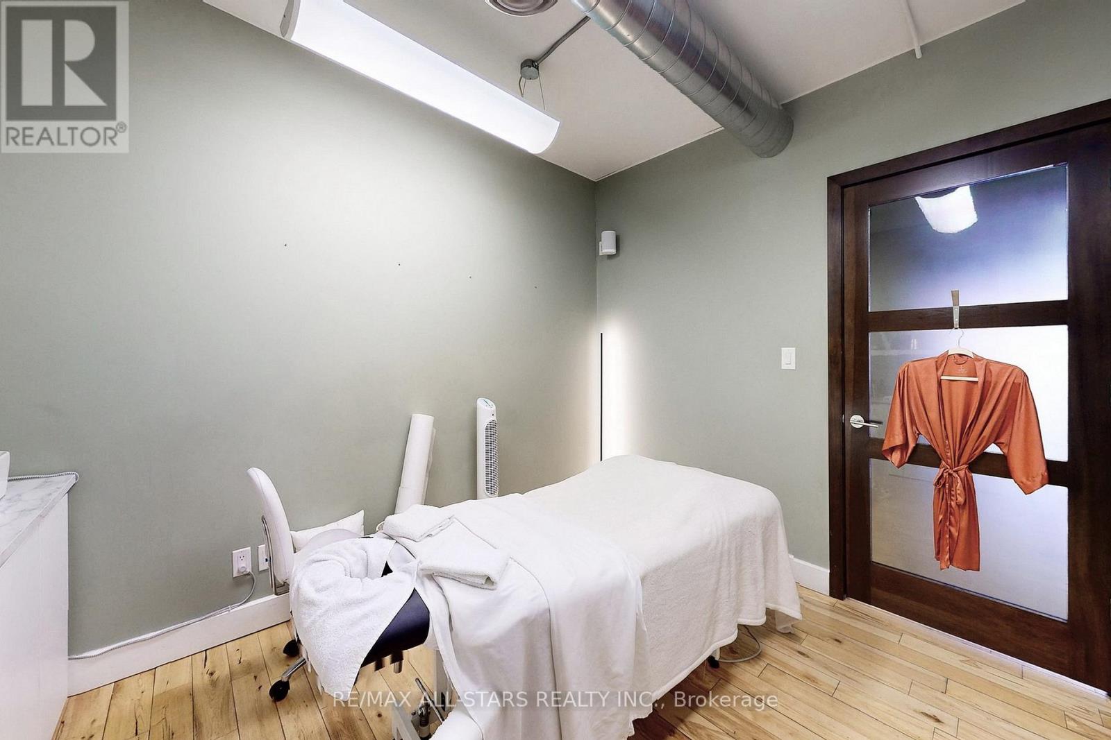 300 - 1269 Dundas Street W, Toronto, Ontario  M6J 1H1 - Photo 17 - C12815198